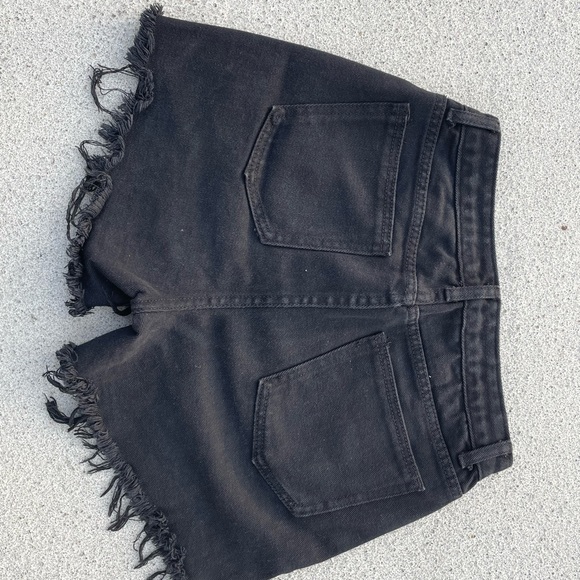 Black shorts - Picture 2 of 2